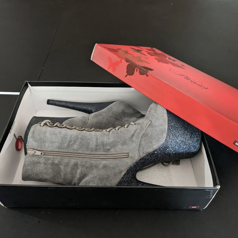 Grey and Black suede front Lace-up Ankle Boot. Size 6.  Pleasers - Picture 3 of 4